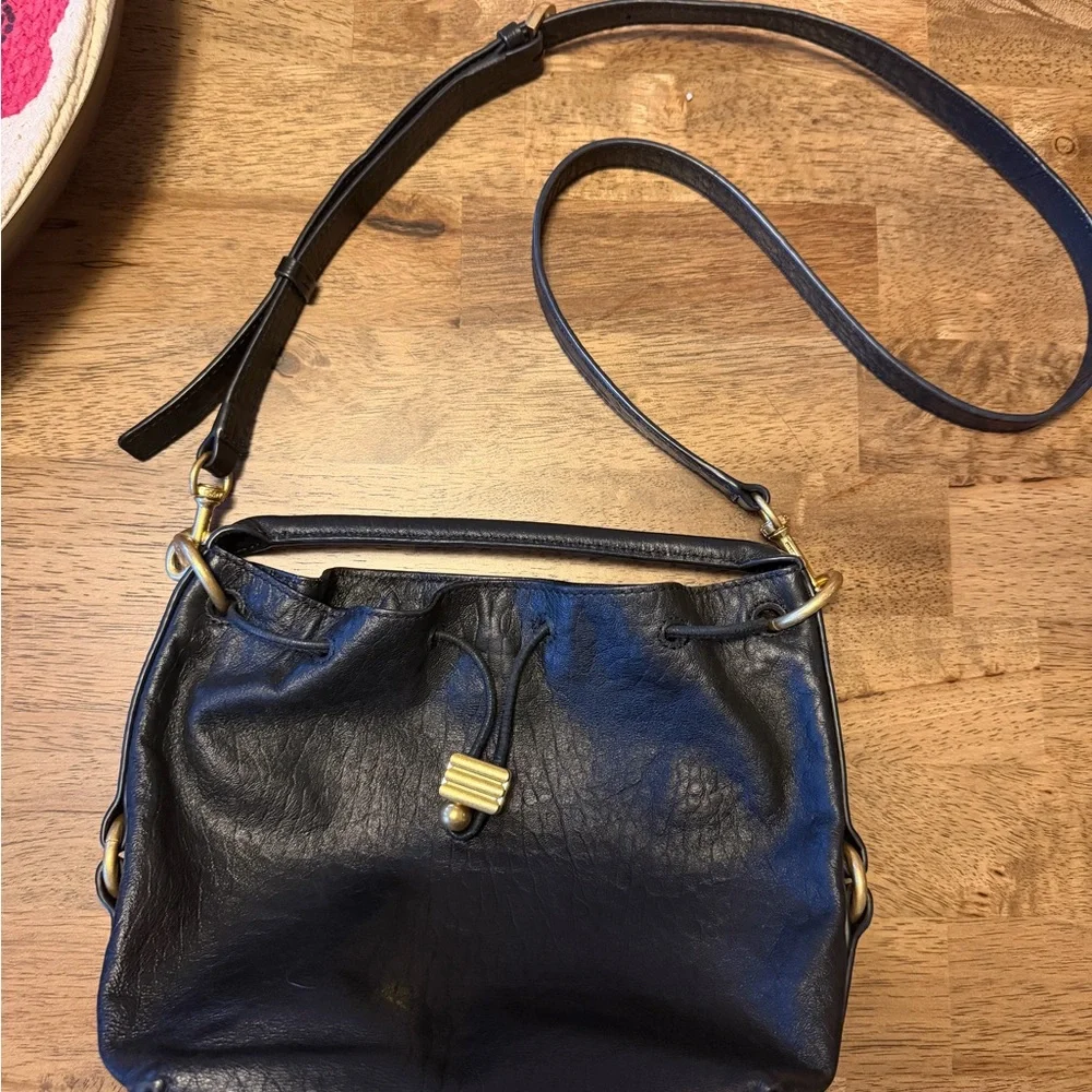 Vince Camuto Pippa Leather bucket bag - Picture 2 of 8